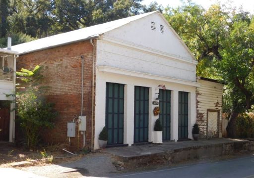 [Picture of General Store]